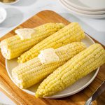 How To Microwave Corn On The Cob (Fast & Easy) - Hungry Huy